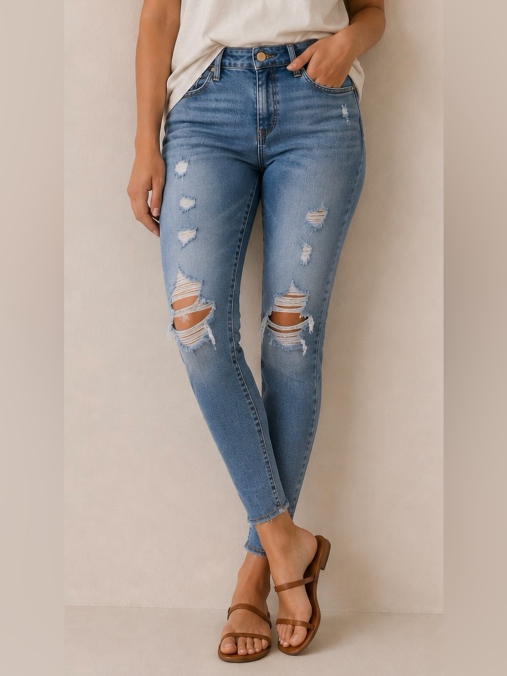 Mid rise Distressed Ankle Skinny Jeans